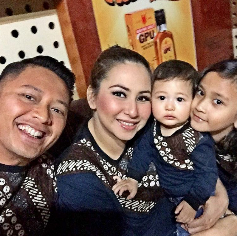 Kenalkan Kabay, putra imut dan ganteng Ferry Maryadi-Deswita Maharani Kenalkan Kabay, putra imut dan ganteng Ferry Maryadi-Deswita Maharani