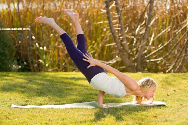 10 Pose yoga paling sulit di dunia, kamu bisa melakukannya?