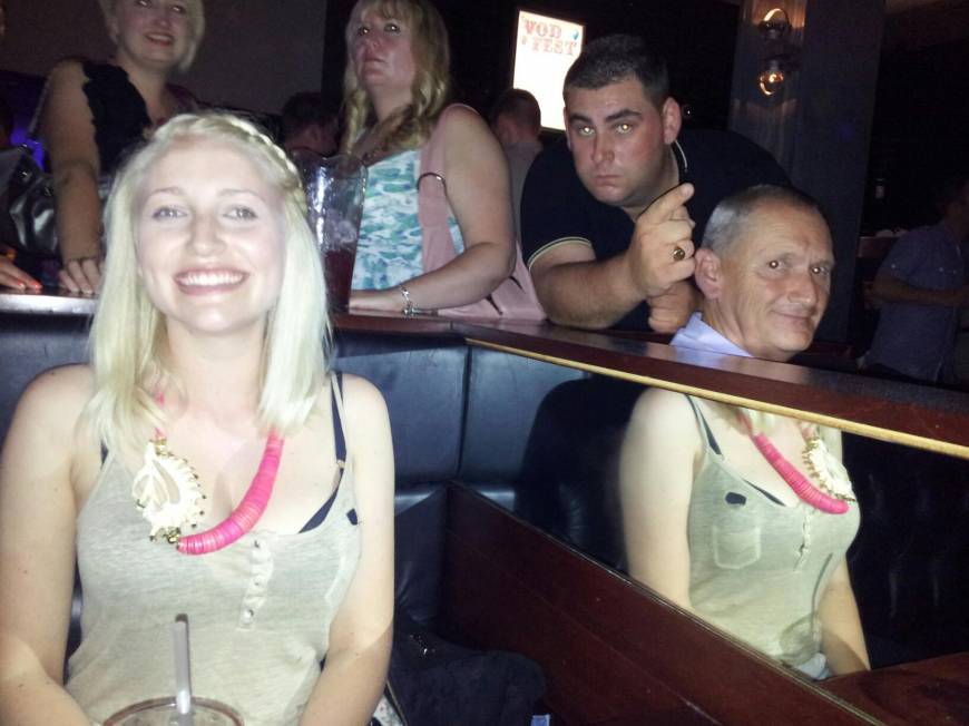 15 Foto yang akhirnya menggelikan gara-gara kaca, gagal deh gaya!