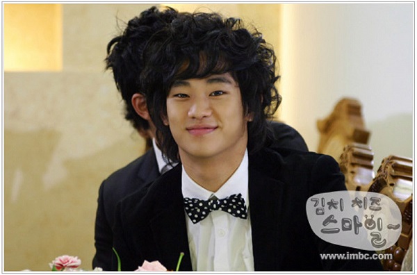 10 Gaya rambut aneh Kim Soo Hyun ini bikin kegantengannya rontok, aw!