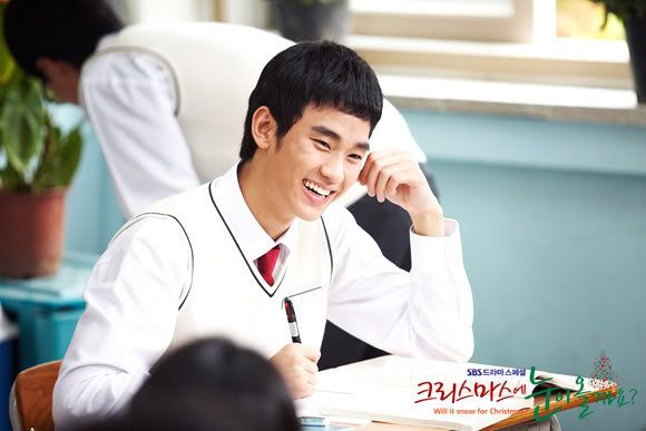 10 Gaya rambut aneh Kim Soo Hyun ini bikin kegantengannya rontok, aw!