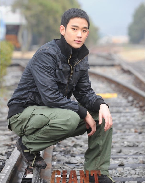 10 Gaya rambut aneh Kim Soo Hyun ini bikin kegantengannya rontok, aw!