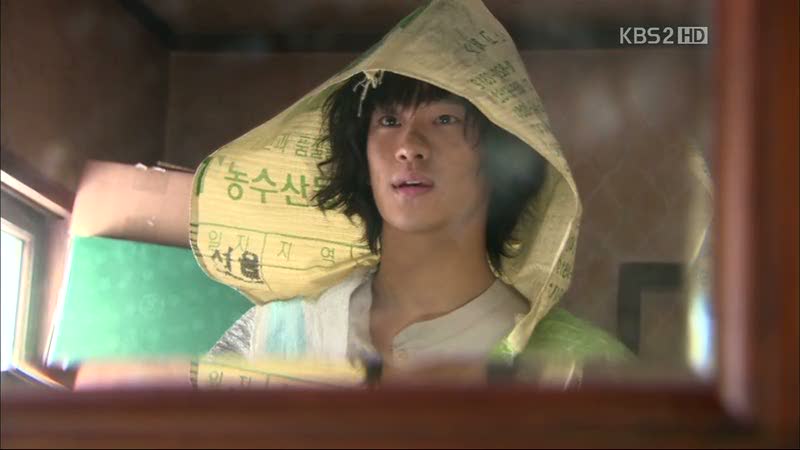 10 Gaya rambut aneh Kim Soo Hyun ini bikin kegantengannya rontok, aw!