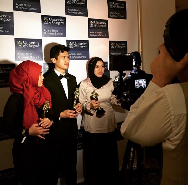 Bikin bangga! Okky Nur Irmanita berhasil sabet Piala Oscar Adam Smith Bikin bangga! Okky Nur Irmanita berhasil sabet Piala Oscar Adam Smith