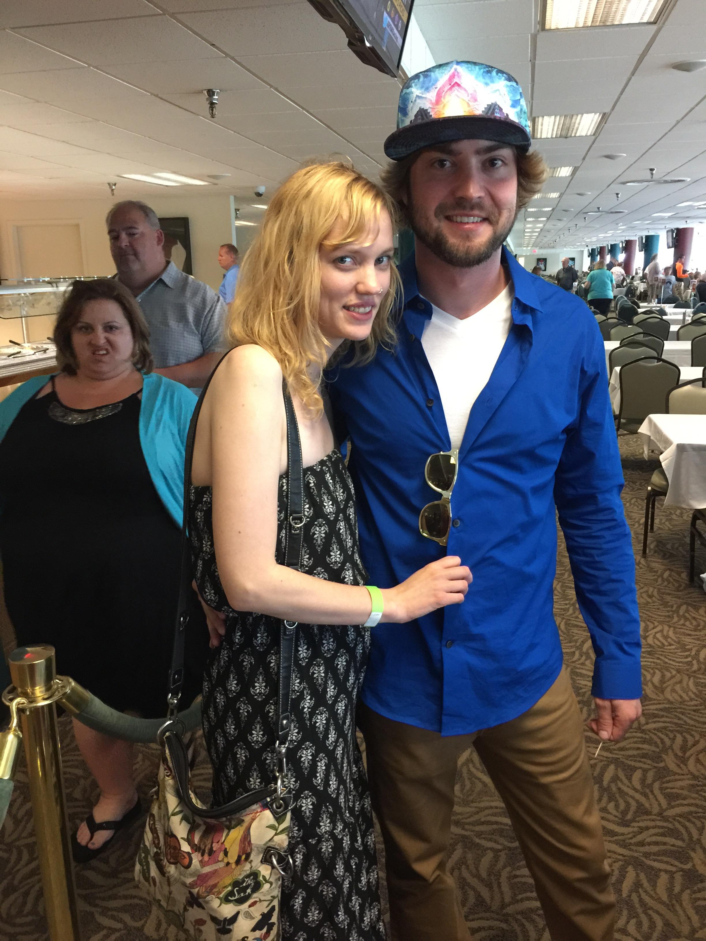 17 Pose photobomb ini bikin kesal tapi juga ngakak