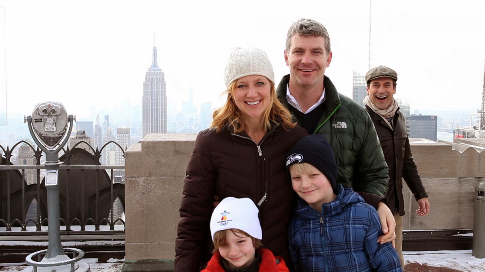 17 Pose photobomb ini bikin kesal tapi juga ngakak