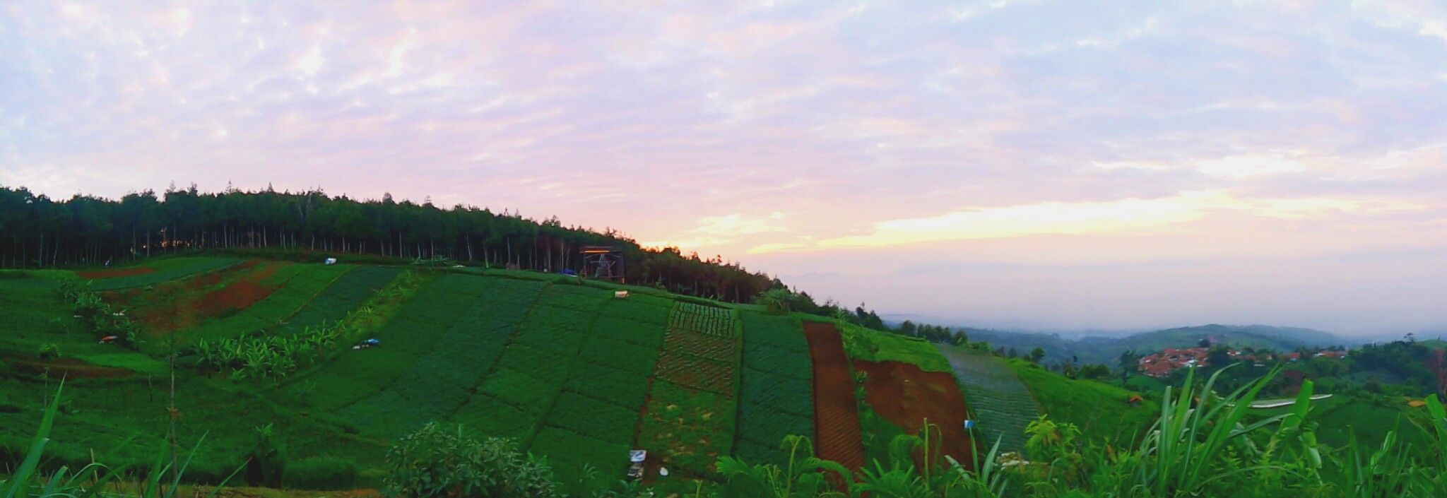 Indahnya pemandangan Bandung dari atas Bukit Moko