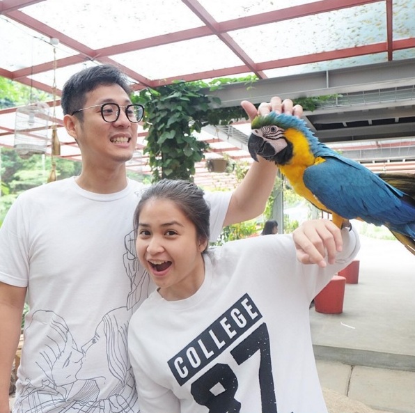 Foto-foto kemesraan Putri Titian dan Junior Liem, jomblo dilarang iri Foto-foto kemesraan Putri Titian dan Junior Liem, jomblo dilarang iri