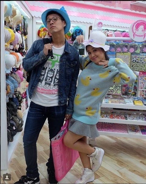 Foto-foto kemesraan Putri Titian dan Junior Liem, jomblo dilarang iri Foto-foto kemesraan Putri Titian dan Junior Liem, jomblo dilarang iri