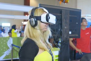 Menjajal virtual reality, banyak pengguna takjub dan senyum sendiri