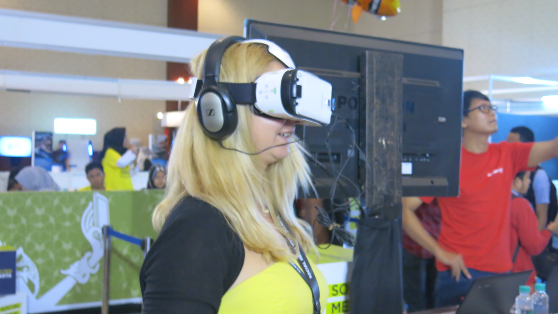 Menjajal virtual reality, banyak pengguna takjub dan senyum sendiri