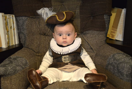 Penampilan imut bayi dengan kostum tokoh film, makin menggemaskan deh! Penampilan imut bayi dengan kostum tokoh film, makin menggemaskan deh!