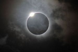 Deretan panorama ini cuma bisa dinikmati saat gerhana matahari total