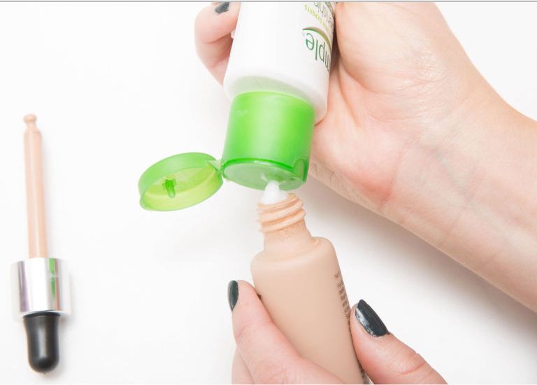 Ladies, 17 trik simpel ini ampuh untuk menghemat pemakaian makeup lho