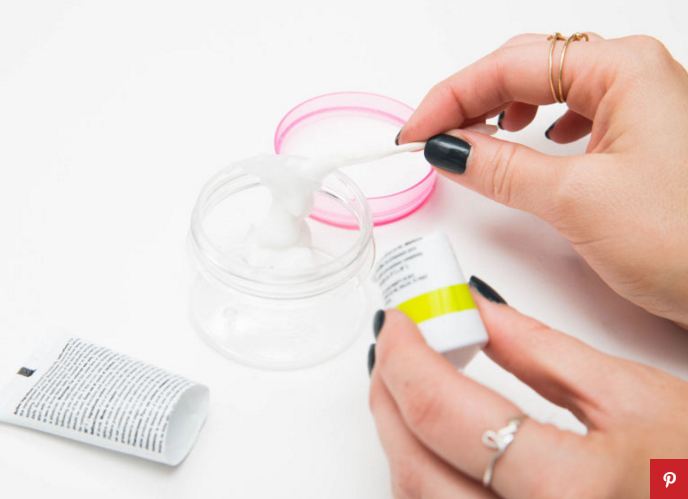 Ladies, 17 trik simpel ini ampuh untuk menghemat pemakaian makeup lho