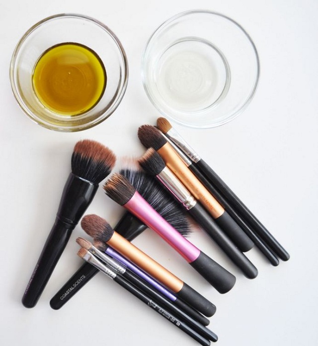 Ladies, 17 trik simpel ini ampuh untuk menghemat pemakaian makeup lho