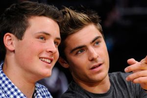 10 Foto Dylan, adik Zac Efron yang bikin cewek lupa diri 
