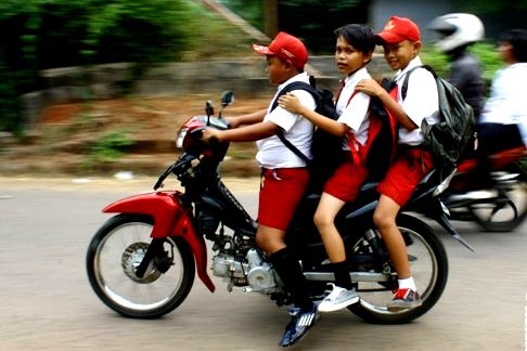 15 Foto anak di bawah umur mengendarai motor, miris banget!