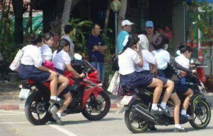 15 Foto anak di bawah umur mengendarai motor, miris banget!
