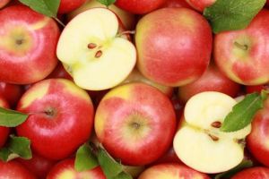 Trik simpel memotong apel ini bikin nyemil sehatmu makin asyik