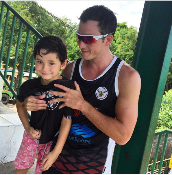 Foto kebersamaan Mike Lewis dan anak, bikin para cewek antre mamanya Foto kebersamaan Mike Lewis dan anak, bikin para cewek antre mamanya