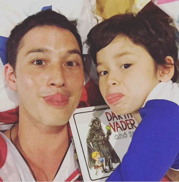 Foto kebersamaan Mike Lewis dan anak, bikin para cewek antre mamanya Foto kebersamaan Mike Lewis dan anak, bikin para cewek antre mamanya