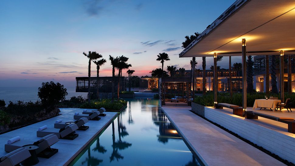 12 Hotel keren di Indonesia, buka jendela langsung pantai! 