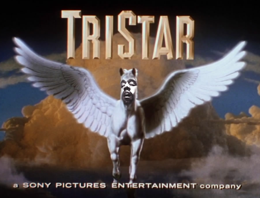 Tertidur di tempat umum, Kanye West jadi bulan-bulanan photoshoppers