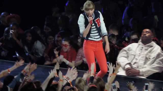 Tertidur di tempat umum, Kanye West jadi bulan-bulanan photoshoppers