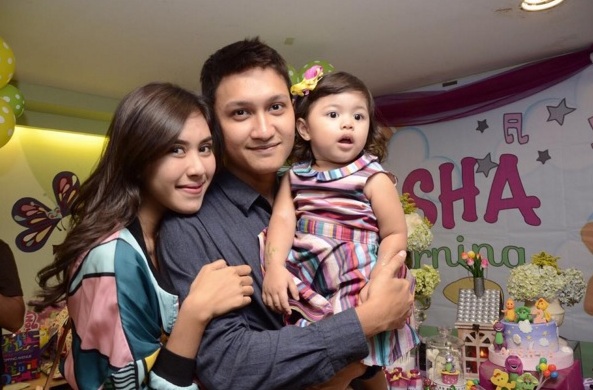 Foto-foto kemesraan Syahnaz Sadiqah dan Juan Christian ini bikin iri! Foto-foto kemesraan Syahnaz Sadiqah dan Juan Christian ini bikin iri!