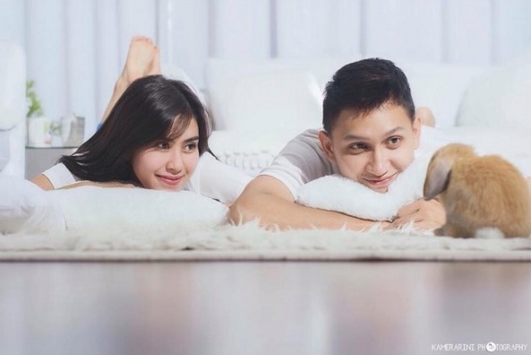 Foto-foto kemesraan Syahnaz Sadiqah dan Juan Christian ini bikin iri! Foto-foto kemesraan Syahnaz Sadiqah dan Juan Christian ini bikin iri!