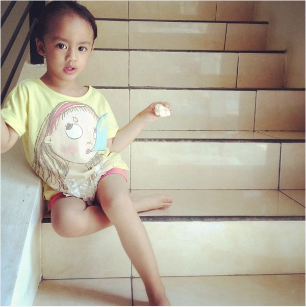 Perkenalkan Atisha Prajna Tiara, putri imut Dewi Lestari Perkenalkan Atisha Prajna Tiara, putri imut Dewi Lestari