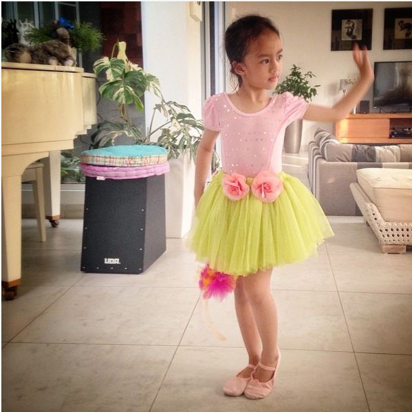 Perkenalkan Atisha Prajna Tiara, putri imut Dewi Lestari Perkenalkan Atisha Prajna Tiara, putri imut Dewi Lestari