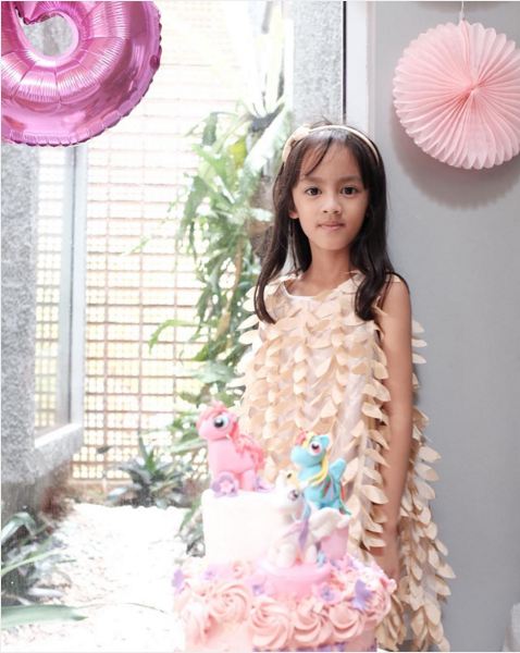 Perkenalkan Atisha Prajna Tiara, putri imut Dewi Lestari Perkenalkan Atisha Prajna Tiara, putri imut Dewi Lestari