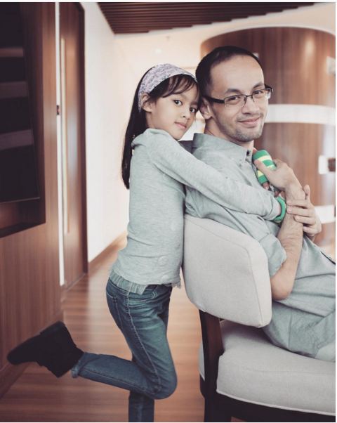 Perkenalkan Atisha Prajna Tiara, putri imut Dewi Lestari Perkenalkan Atisha Prajna Tiara, putri imut Dewi Lestari