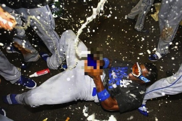 20 Foto sensor konyol yang malah bikin salah paham, harus gimana coba? 20 Foto sensor konyol yang malah bikin salah paham, harus gimana coba?