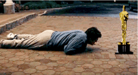 15 Meme kocak Leonardo DiCaprio 'mupeng' menang Oscar, siap ngakak ya?