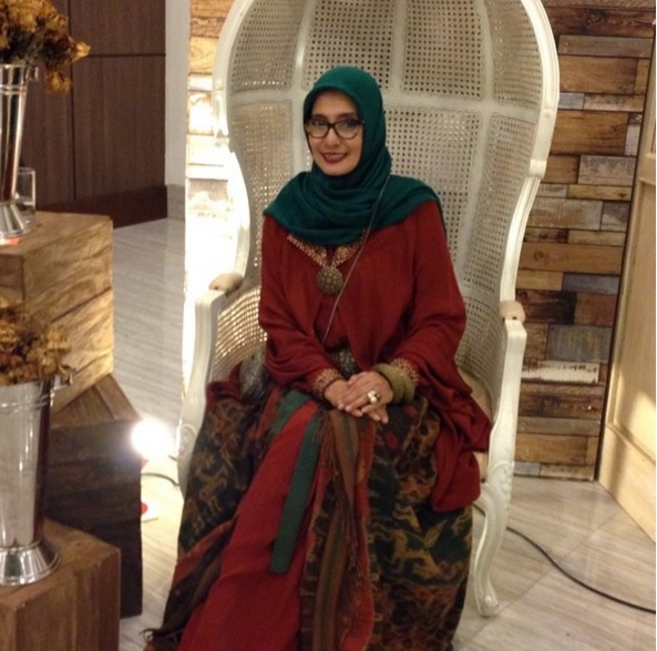 Masih ingat Ida Royani? Kini dia berhijab dan tetap cantik memesona Masih ingat Ida Royani? Kini dia berhijab dan tetap cantik memesona