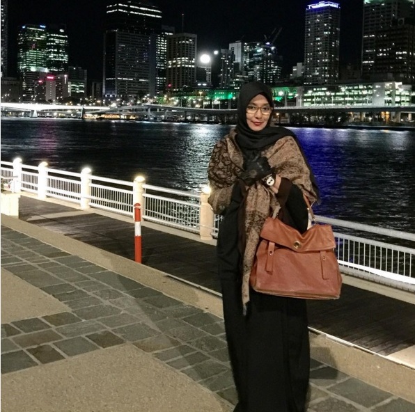 Masih ingat Ida Royani? Kini dia berhijab dan tetap cantik memesona Masih ingat Ida Royani? Kini dia berhijab dan tetap cantik memesona