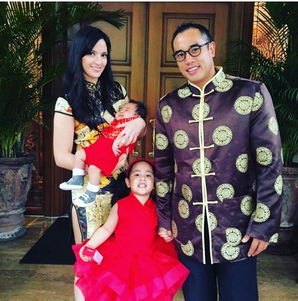 15 Potret harmonisnya keluarga artis, bikin kangen pulang ke rumah!