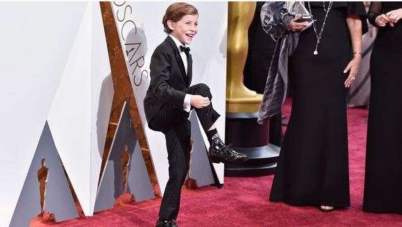 Gaya ngegemesin Jacob Tremblay 'The Smurfs' di Oscar, gagal fokus deh! Gaya ngegemesin Jacob Tremblay 'The Smurfs' di Oscar, gagal fokus deh!