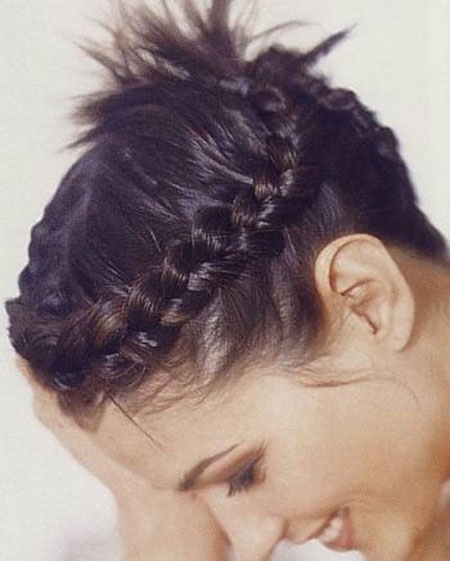 Rambut pendek juga cantik lho dikepang, 25 gaya ini bisa kamu coba! Rambut pendek juga cantik lho dikepang, 25 gaya ini bisa kamu coba!