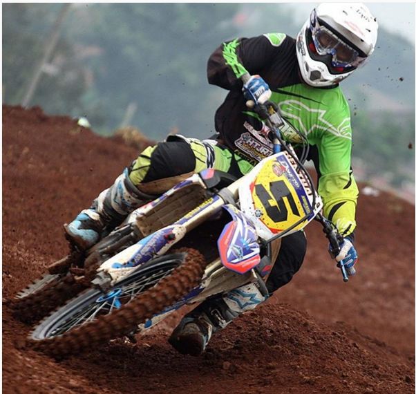 Ini kabar Doni Tata, pembalap ganteng yang bakal bikin hatimu berdesir Ini kabar Doni Tata, pembalap ganteng yang bakal bikin hatimu berdesir