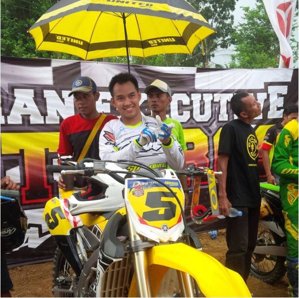 Ini kabar Doni Tata, pembalap ganteng yang bakal bikin hatimu berdesir Ini kabar Doni Tata, pembalap ganteng yang bakal bikin hatimu berdesir