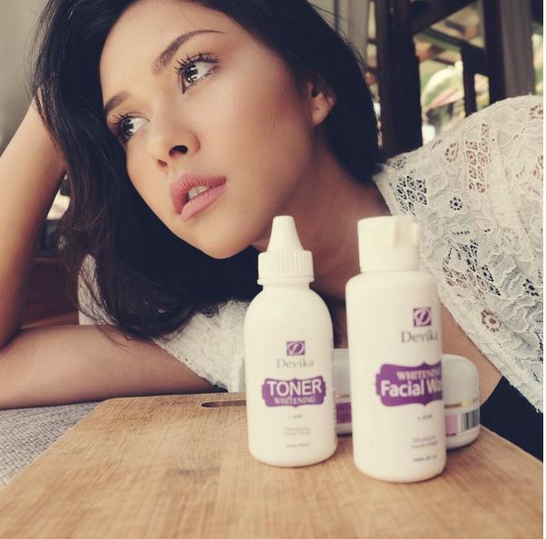 Apa kabar Nana Mirdad? Sekarang jadi hot mama yang cantik banget, lho!