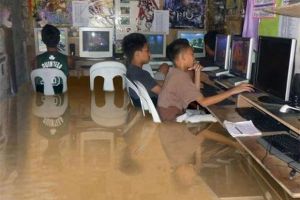 12 Tingkah pengguna warnet ini bikin ketawa ngakak