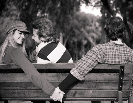 Akibat kekasih posesif, Ayu selingkuh dengan pria beristri