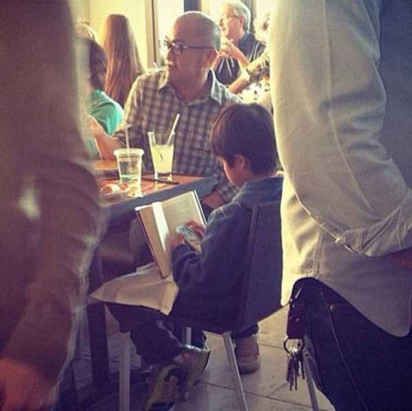 25 Perilaku miris orang yang kecanduan gadget, bikin mengelus dada!