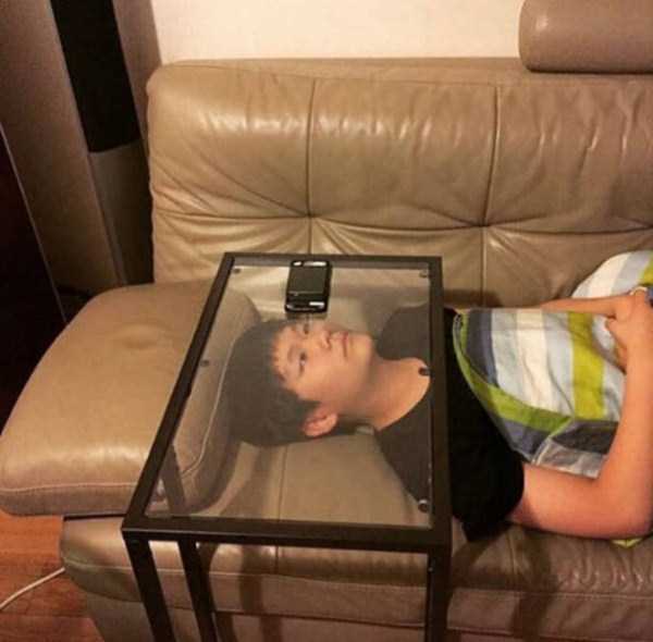 25 Perilaku miris orang yang kecanduan gadget, bikin mengelus dada!