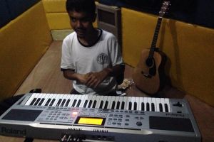 Fakhry, penyandang tunanetra mahasiswa Sastra Jerman UI yang jago IT 